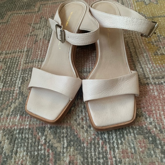 Intentionally Blank IMPO sandals - Picture 4 of 4